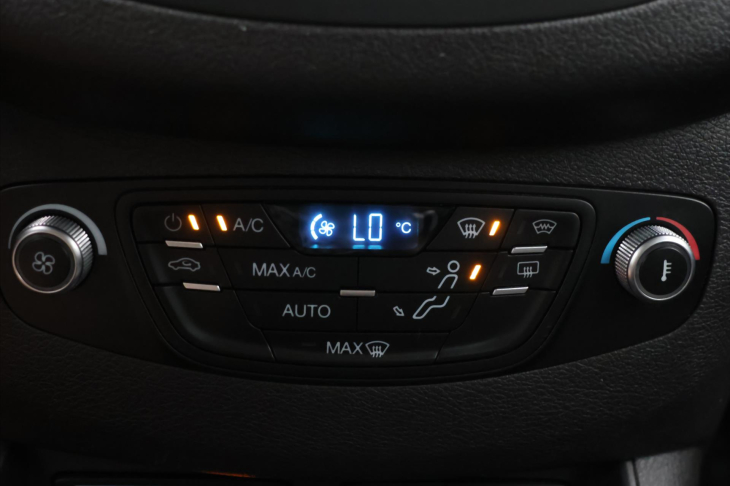 Ford Tourneo Courier 1,0 I 74KW CZ KLIMA TAŽNÝ