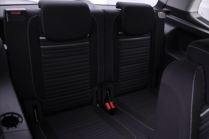 Volkswagen Touran 1,2 TSI Cup 7-Míst Serv.kniha