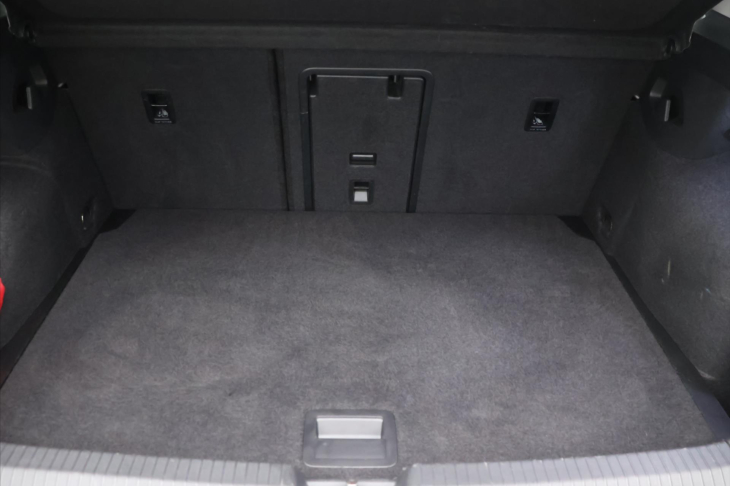 Volkswagen Golf 1,0 TSI 81kW Life M6