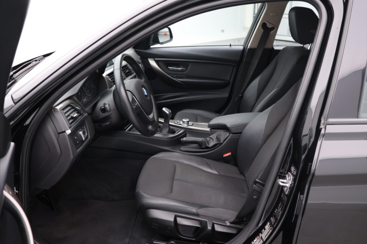 BMW Řada 3 2,0 318d xDrive Xenon Navi Kůže
