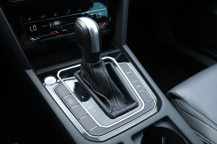 Volkswagen Passat 2,0 TDI DSG R-LINE Matrix