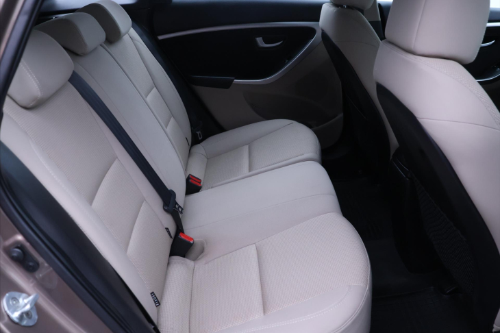 Hyundai i30 1,6 GDi 99kW CZ Trikolor Plus