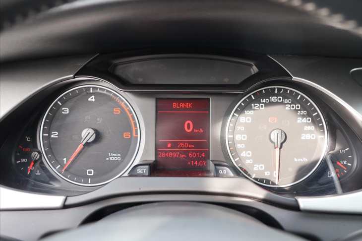 Audi A4 2,0 TDI 105kW S-line Navi Xenon