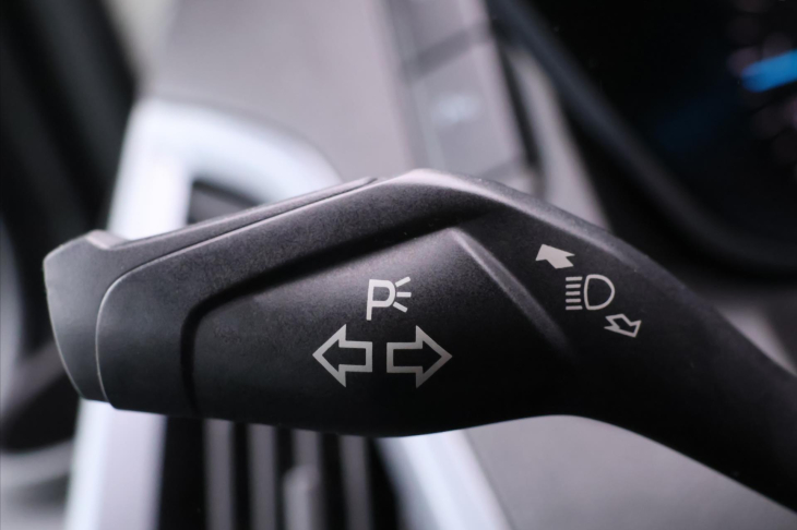 Ford Tourneo Custom 2,2 TDCI 114kW Titanium 8-Míst