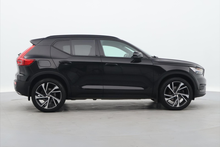 Volvo XC40 2,0 T4 Drive-E 140kW CZ R-Design