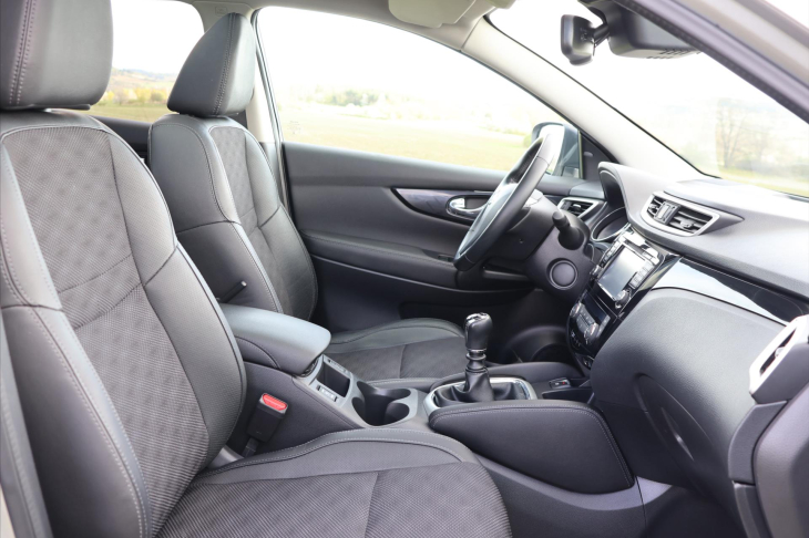 Nissan Qashqai 1,2 DiG-T 85 kW Panorama Tekna