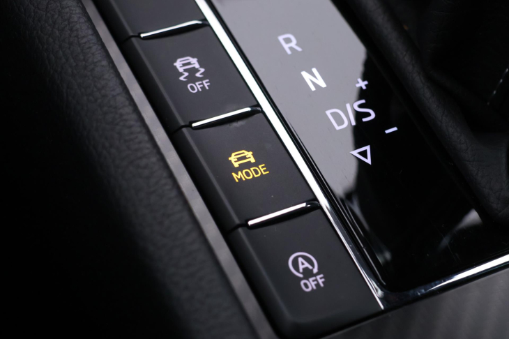 Škoda Superb 2,0 TDI 147kW DSG Sportline DPH