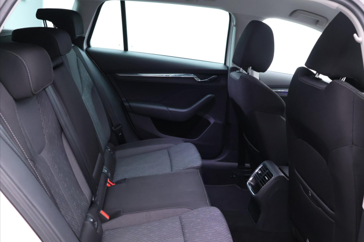 Škoda Octavia 2,0 TDI DSG Style Matrix DPH