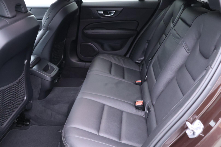 Volvo V60 2,0 D4 Drive-E Aut. AWD CZ DPH