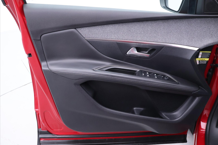 Peugeot 3008 1,2 PureTech 96KW CZ ALLURE