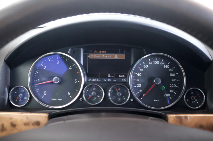 Volkswagen Touareg 3,0 TDI V6 176kW Tiptronic CZ
