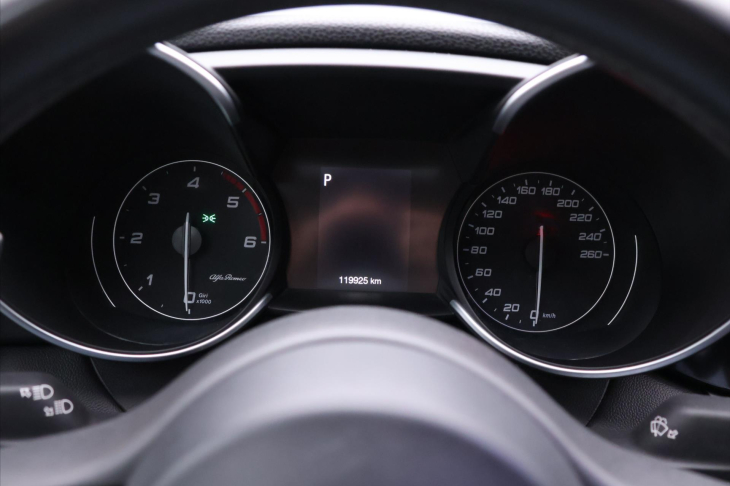 Alfa Romeo Giulia 2,1 JTD 110kW Aut. Navi Xenon