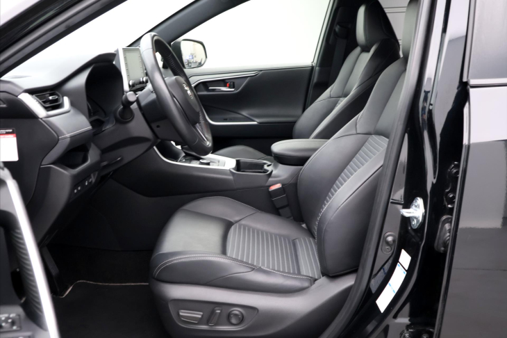 Toyota RAV4 2,5 HB Black Edition 4WD CZ DPH