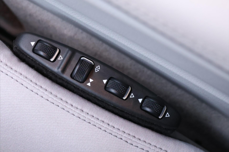 Mercedes-Benz Třídy E 3,5 E 400 Serv.kniha LED