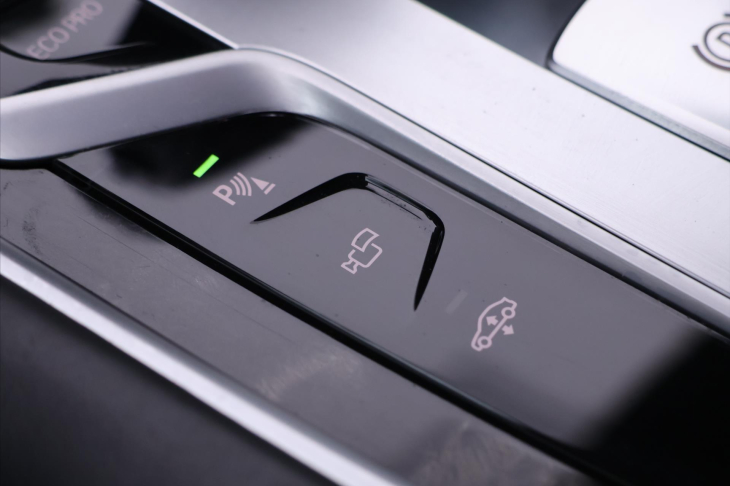 BMW Řada 7 4,4 750i 330kW xDrive DPH