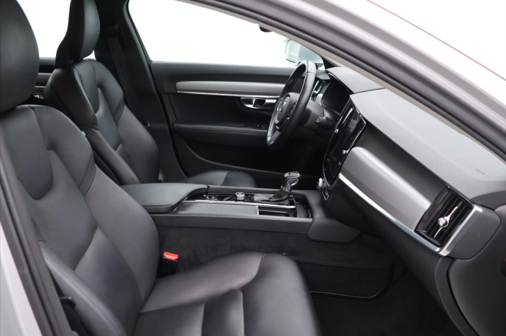 Volvo V90 2,0 T5 184kW Momentum CZ DPH