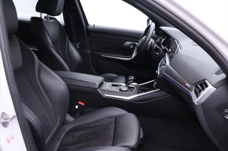 BMW Řada 3 2.0 330i 190kW M-Sport CZ DPH