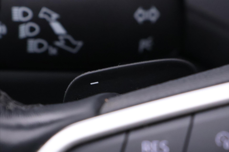 Volkswagen Passat 2,0 TDI DSG Business 1.Maj DPH