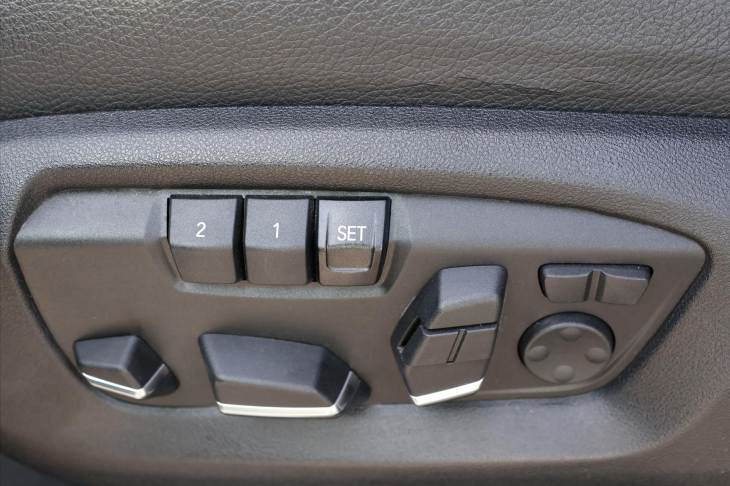 BMW X6 3,0 xDrive 30d 190kW CZ