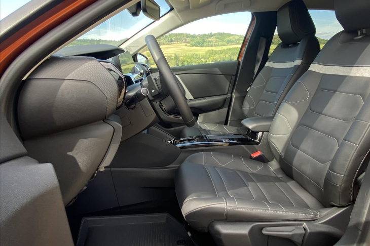Citroën C4 1,2 PT 96kW Shine Aut Kůže HUD