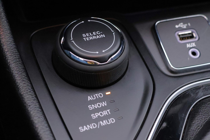 Jeep Cherokee 3,2 200kW AWD Kamera 1.Maj DPH