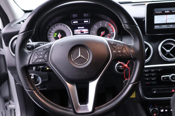 Mercedes-Benz Třídy A 1,6 180i 90kW CZ Sport Xenon