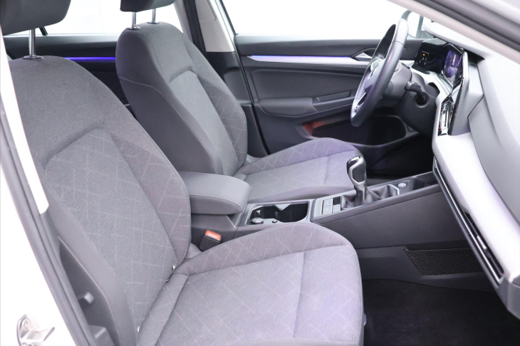 Volkswagen Golf 1,0 TSI 81kW CZ Life 1.Maj DPH