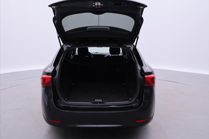 Toyota Avensis 2,0 D-4D 105kW Navi LED Tempo