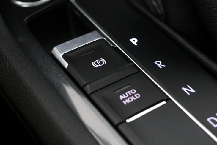 Volkswagen Tiguan 2,0 TDI 140kW 4M DSG R-Line CZ