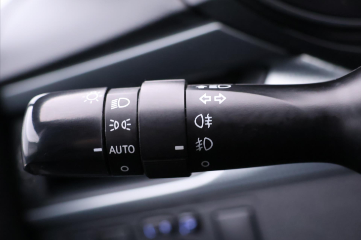 Toyota Avensis 2,0 D-4D 105kW Navi LED Tempo