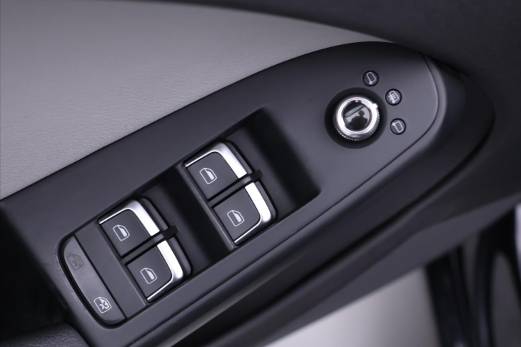 Audi A4 2,0 TDI 100kW Tažné Tempomat