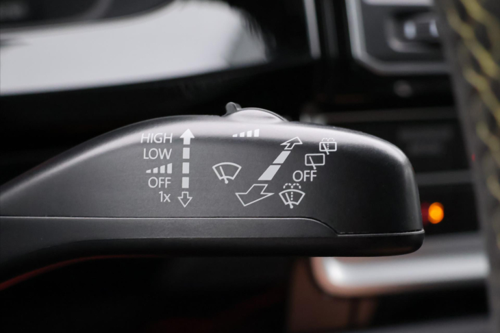 Volkswagen Multivan 2,0 TDI 146kW Highline DSG CZ DPH