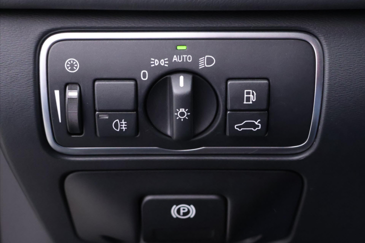 Volvo XC60 2,4 D4 140kW Aut. AWD Summum