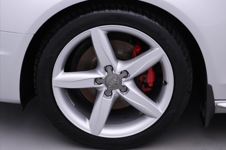 Audi A4 2,0 TDI 105kW S-line Navi Xenon