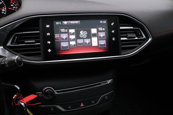 Peugeot 308 1,2 96kW GT-Line LED tažné Klima