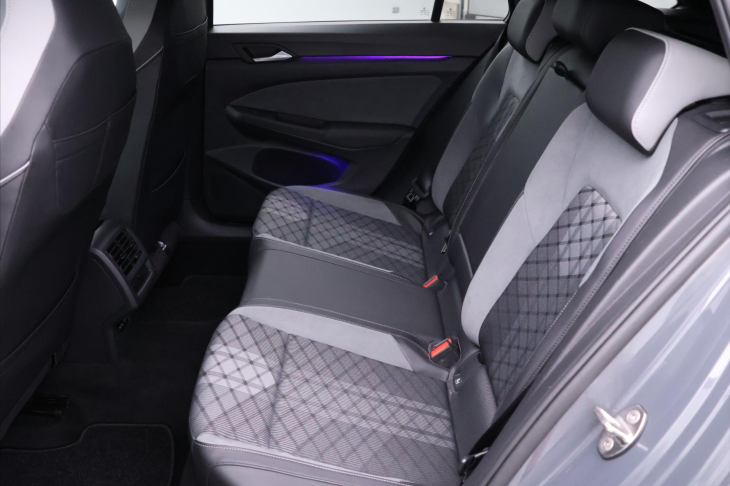 Volkswagen Golf 2,0 TDI R-line DSG Virtual DPH