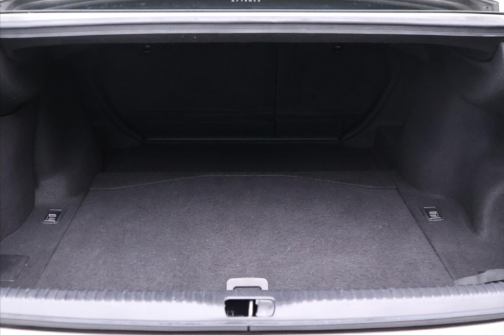 Lexus RC 300h 2,5 133kW F-Sport Navi CZ