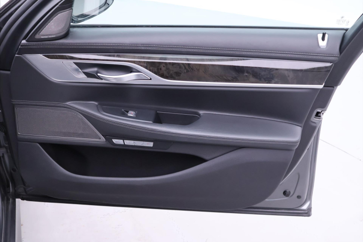 BMW Řada 7 4,4 750i 330kW xDrive DPH