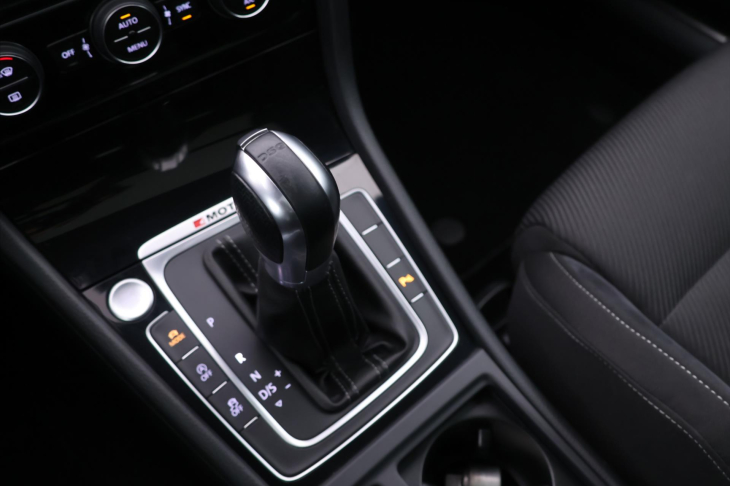 Volkswagen Golf 2,0 TSI R 228kW 4M DSG Virtual