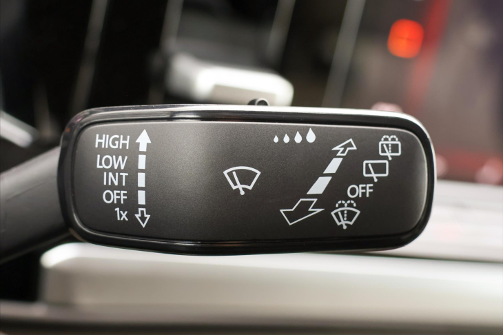 Volkswagen Multivan 2,0 TDI DSG Long Style 7-Míst