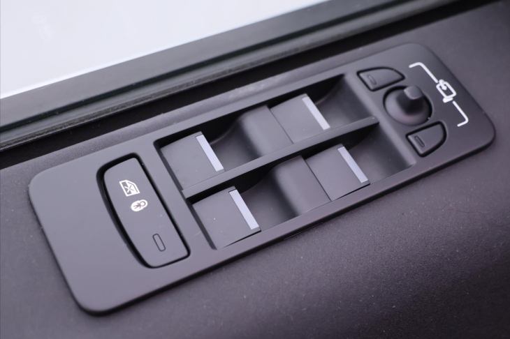 Land Rover Discovery Sport 2,0 D 110kW 4WD CZ 1Maj