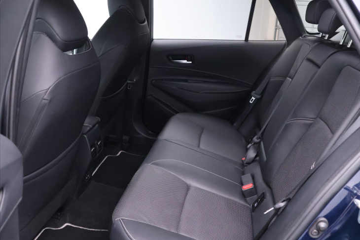 Toyota Corolla 2,0 HEV CZ Executive Sport DPH