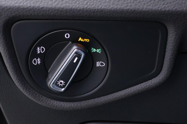 Volkswagen Touran 2,0 TDI 90kW Highline CZ DPH
