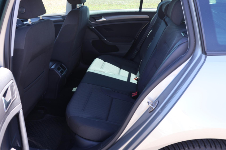 Volkswagen Golf 1,6 TDI LED DPH 1.Maj. Tažné