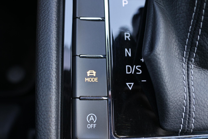 Škoda Superb 1,8 TSI DSG CZ Sportline DCC