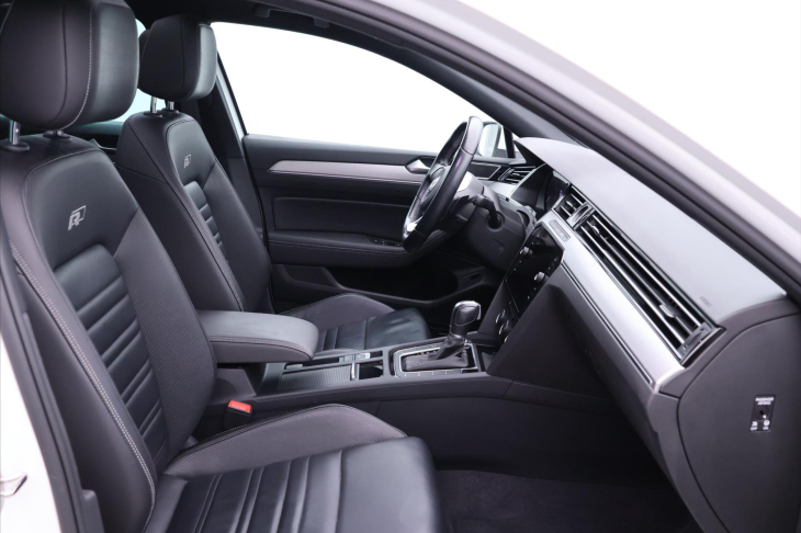 Volkswagen Passat 1,5 TSI DSG R-line Matrix DPH