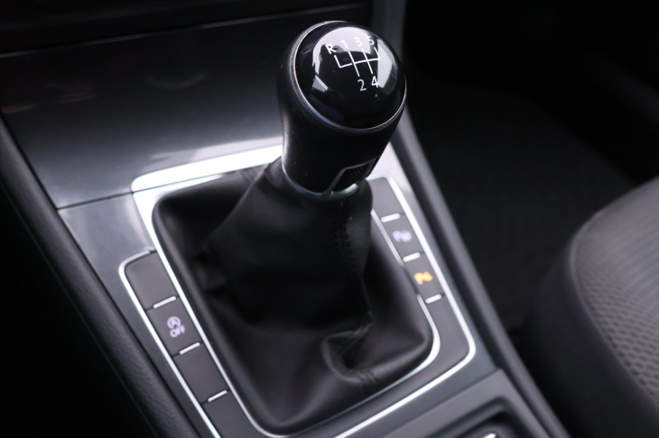 Volkswagen Golf 1,6 TDI LED DPH 1.Maj.