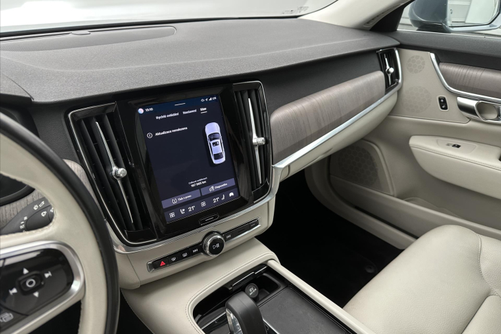 Volvo S90 2,0 B5 184kW CZ DPH