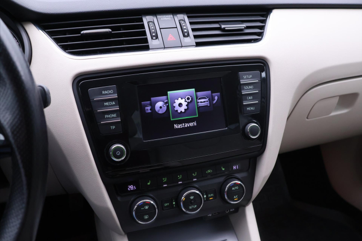 Škoda Octavia 1,6 TDI Elegance DPH CZ