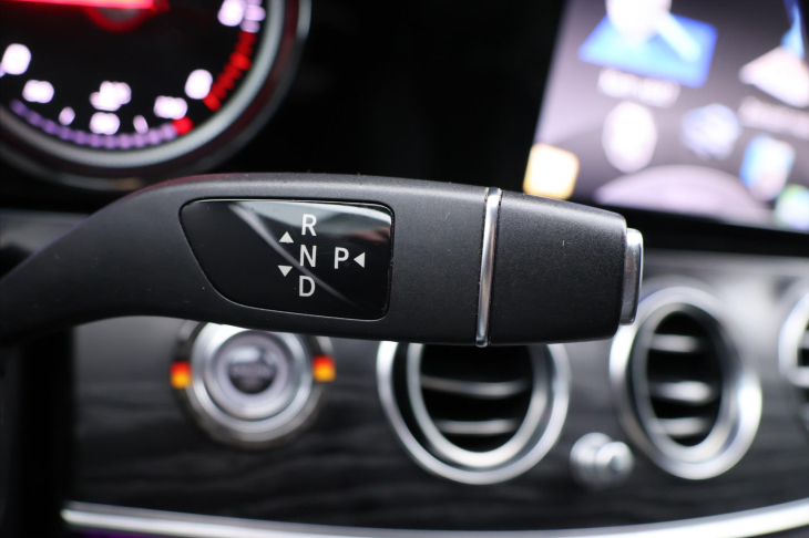Mercedes-Benz Třídy E 2,0 220d 143kW AMG Burmester